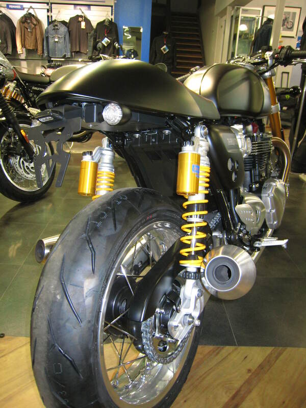 Triumph Thruxton 1200 [ACCESS DESIGN] - nummerpladeholder hjulkasse sort Triumph Thruxton 1200