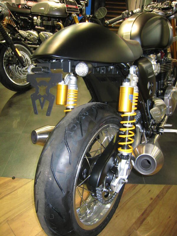 Triumph Thruxton 1200 [ACCESS DESIGN] - nummerpladeholder hjulkasse sort Triumph Thruxton 1200