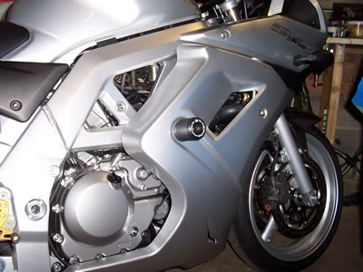 Suzuki SV 650 S [2003-2012] - Aero-styrtbeskyttere (svingarmsleje) Sort Suzuki SV650 Full Faired