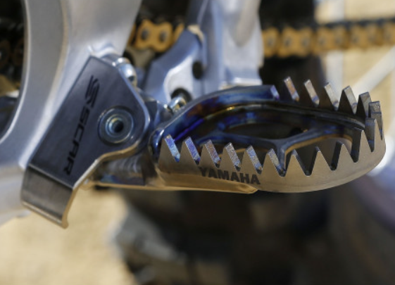 YAMAHA YZ 250 X [2024-2027] - Fußrastenhalterung Titan