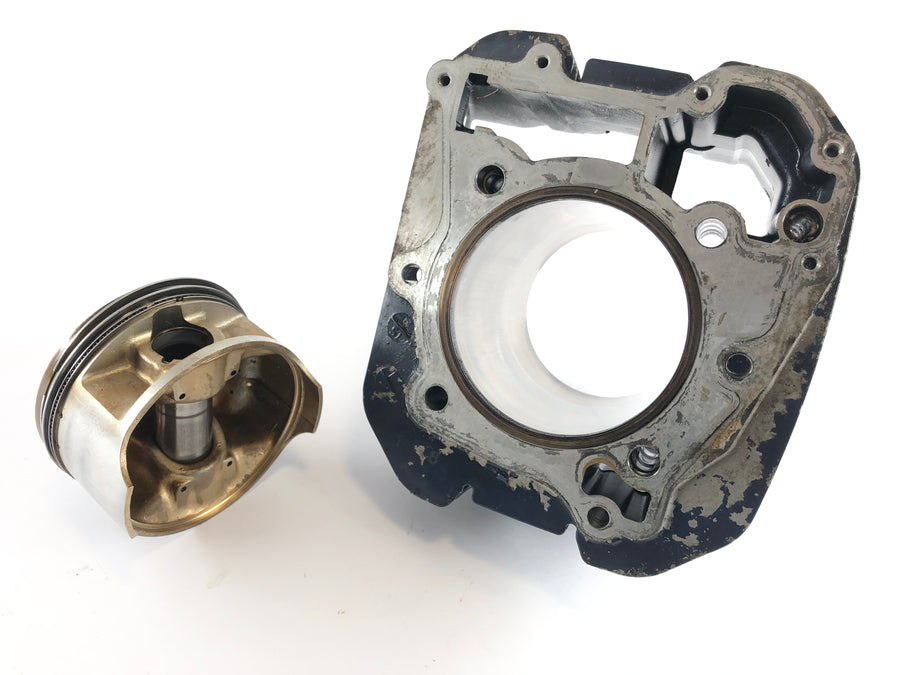 Suzuki Dr 750 S SR41B [1988] - Cylinder med stempler