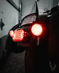 Harley Davidson Fxsb [CUSTOM DYNAMICS] – Flad LED-baglygte