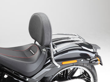 Harley Davidson Softail Fat Boy (Milwaukee -ud 107/114) [2018] - Driver Sissy Bar med en stor afrundet pude og bagageholder