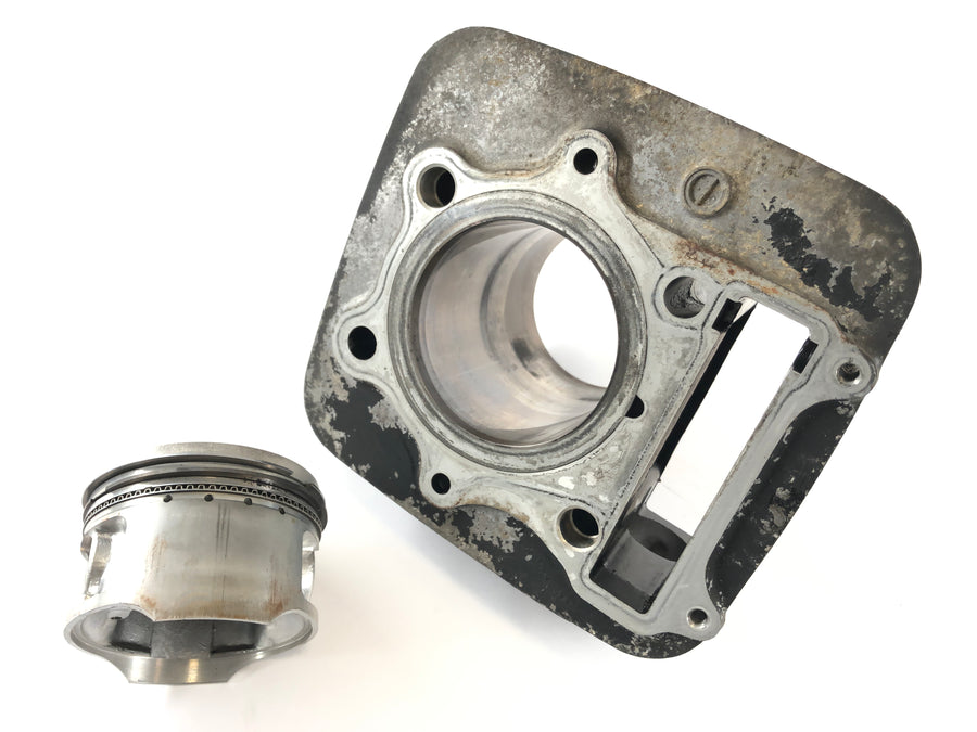 Suzuki Dr 250 SJ41A [1982] - Cylinder med stempler