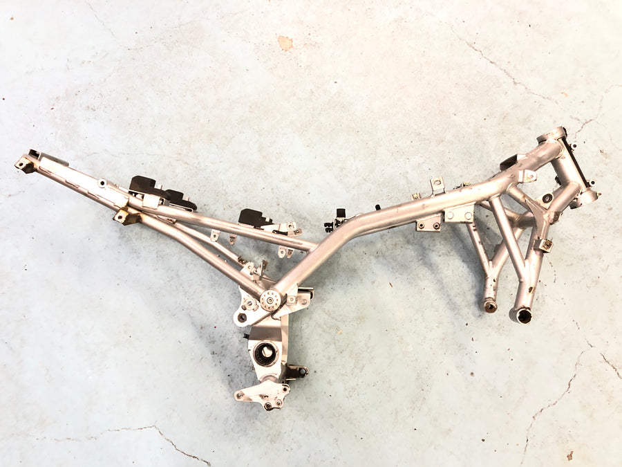 Moto Guzzi Stelvio 1200 8v [2011] - Frame med papirulykke - fri