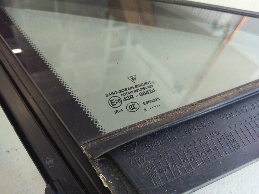 Porsche Panamera Turbo [2010] - Window Rude Triangular Disc bagpå højre og venstre