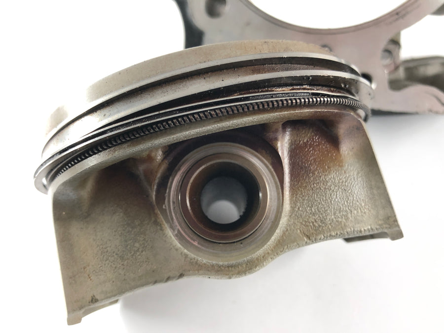 BMW R 1200 RT [2004] - Cylinder med stempler på højre stempelringe defekte