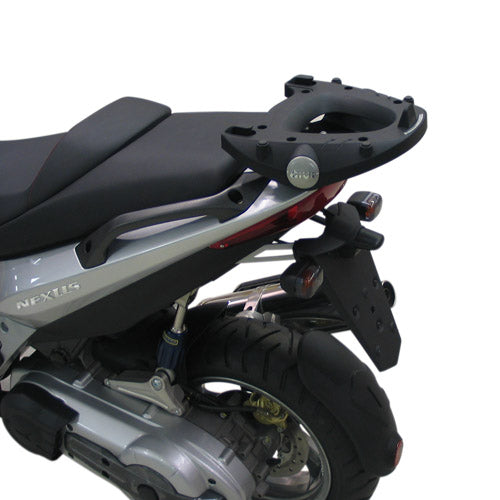 Gilera Nexus 125 - 250 - 300 - 500 [GIVI] - Topkasseholder til MONOLOCK® etuier med MONOLOCK® plade