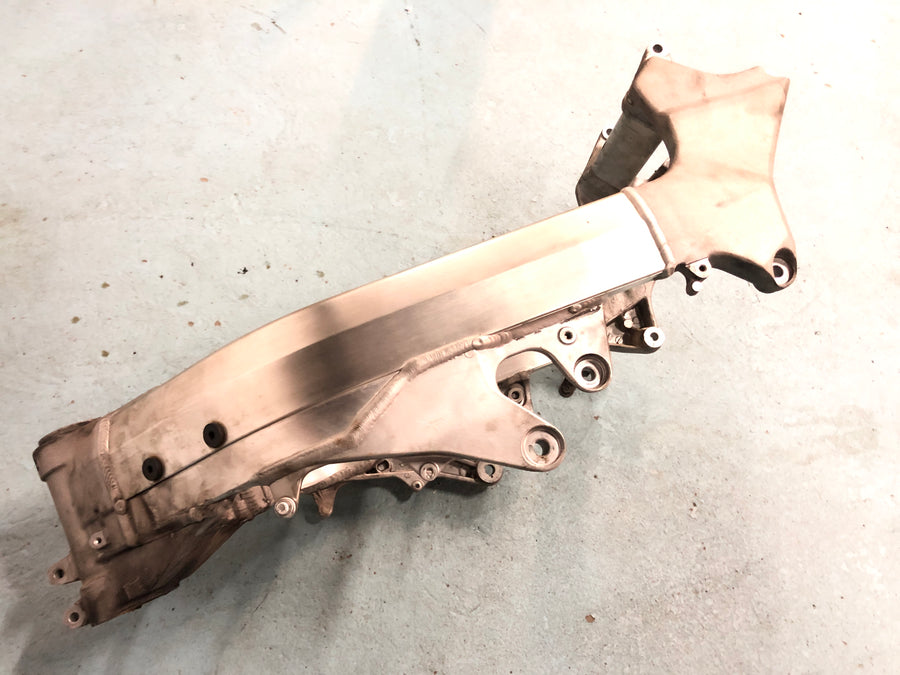Honda VFR 800 RC46 [1999] - Frame med papirer