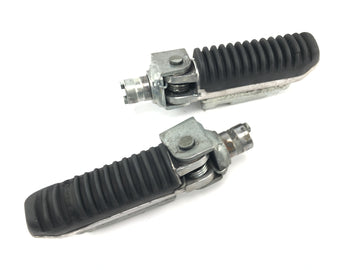 Suzuki GSF 1200 S Bandit WV9A [2006] - Fußrasten Fahrerfußrasten vorne links und rechts Paar