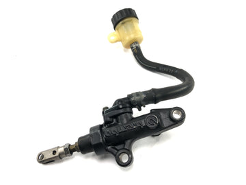 Yamaha YZF R1 RN09 [2002] - Bagbremsepumpe bremsecylinder hovedcylinder