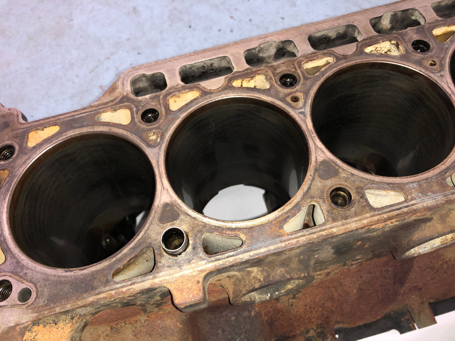 BMW M 535i E28 [1986] - Motorblokcylinder med stempel