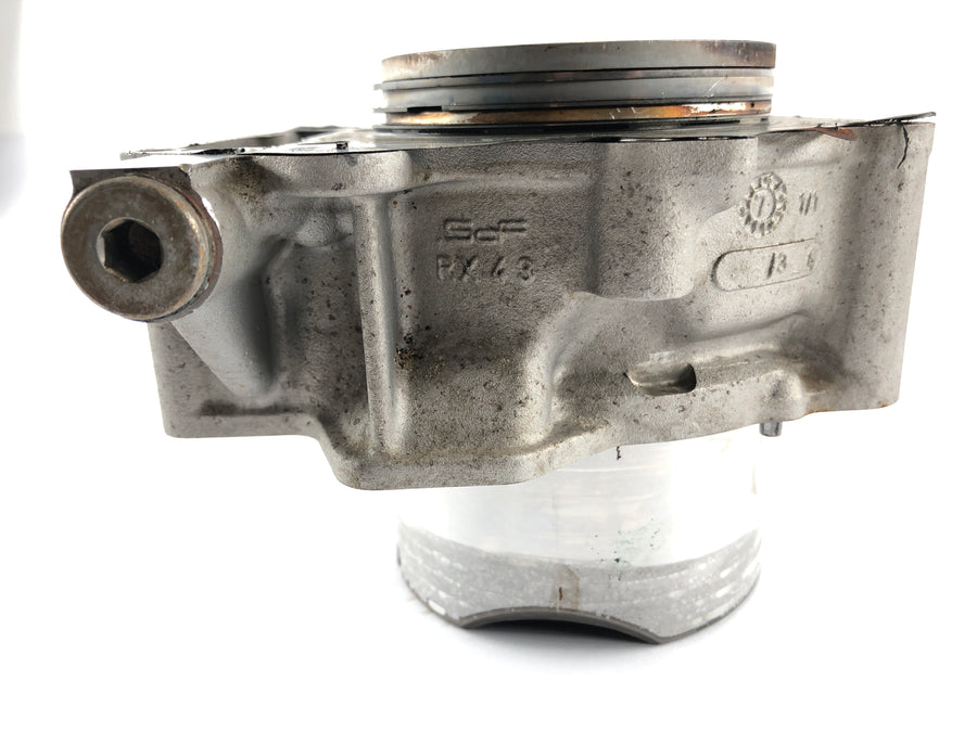 Kan på Spyder SM5 [2009] - cylinder med stempler bagpå