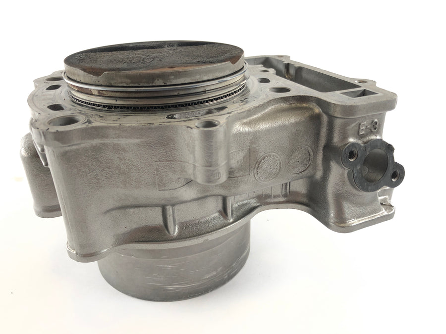 Suzuki DL 1000 V -Strom [2006] - Cylinder med stempler bagpå