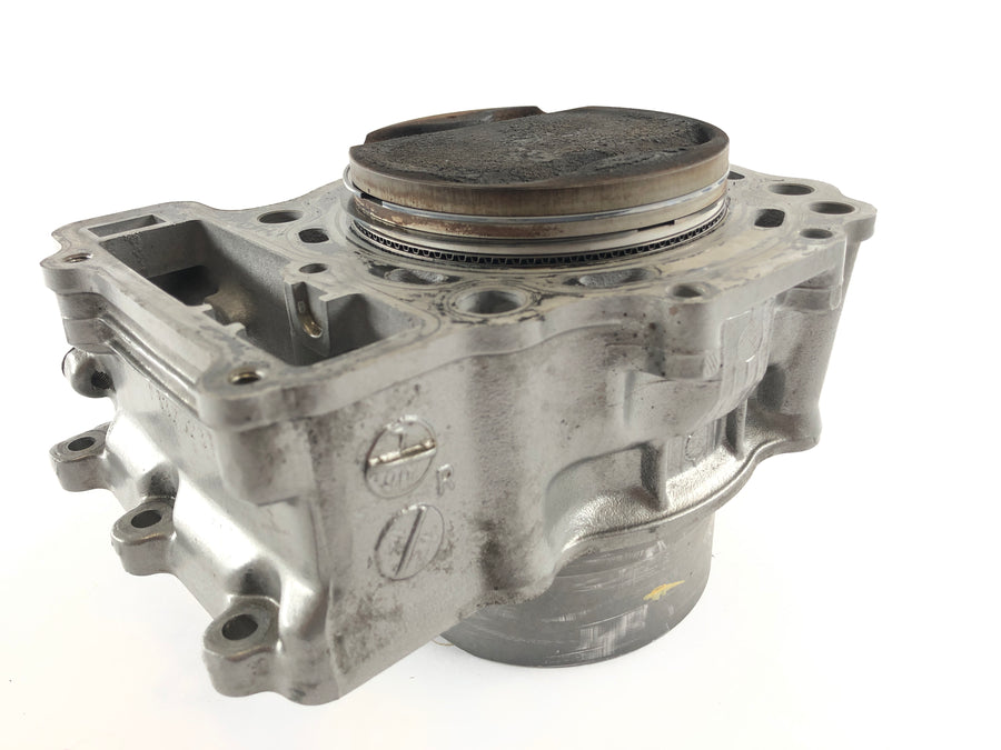Suzuki DL 1000 V -Strom [2006] - Cylinder med stempler bagpå