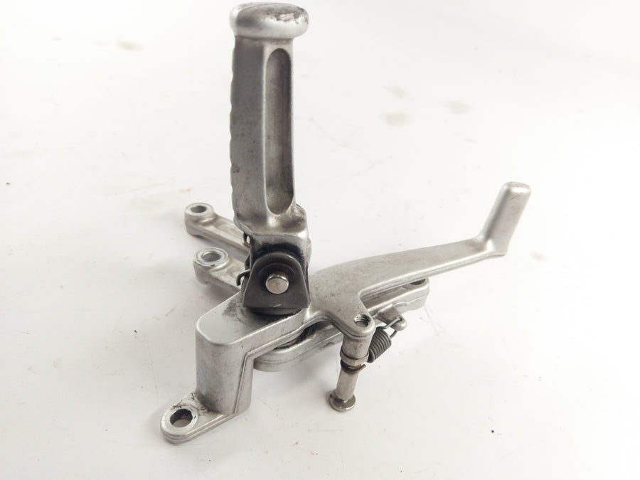 Triumph Speed ​​Triple T509 885i [1998] - Fodstøtte til højre med Holder og Brake Pedal