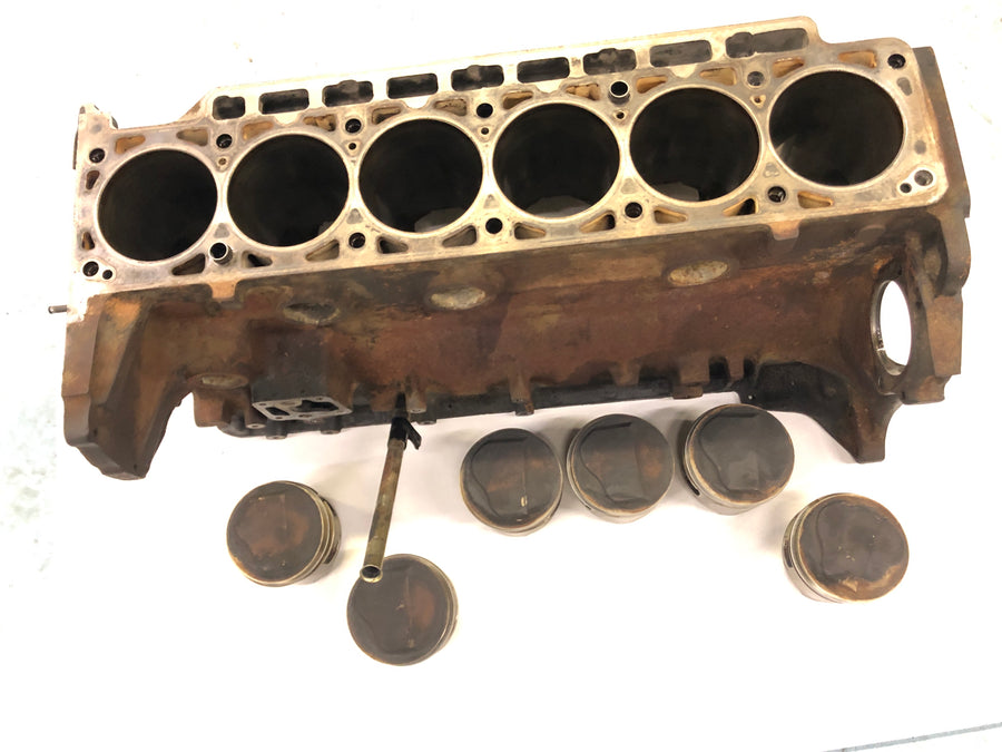 BMW M 535i E28 [1986] - Motorblokcylinder med stempel