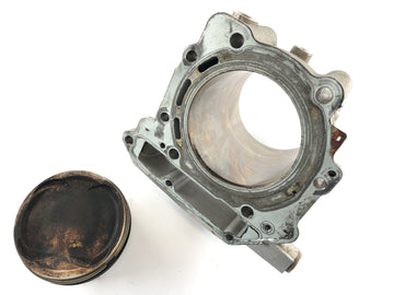 Kan på Spyder SM5 [2009] - cylinder med stempler bagpå