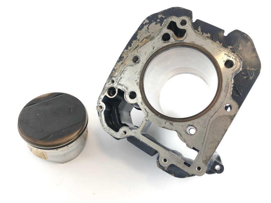 Suzuki Dr 750 S SR41B [1988] - Cylinder med stempler