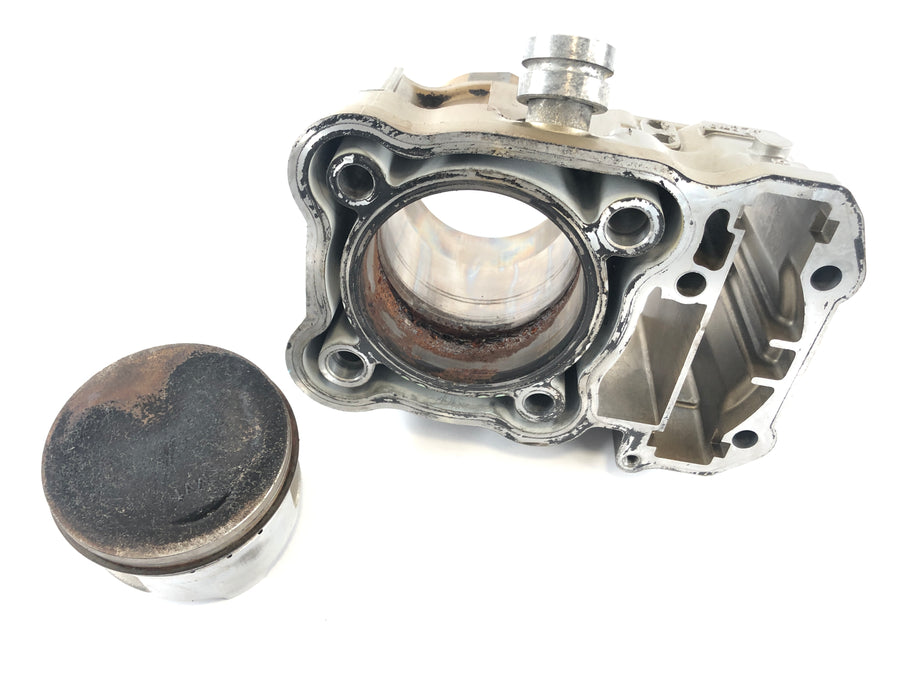 Honda XRV 750 Africa Twin RD04 [1993] - Cylinder med stempelcylinder bagpå