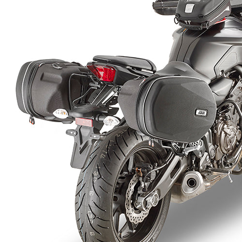 Yamaha MT 07 [GIVI] - Spacer til EASYLOCK sadeltasker eller sadeltasker det er muligt