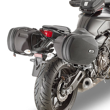 Yamaha MT 07 [GIVI] - Spacer til EASYLOCK sadeltasker eller sadeltasker det er muligt