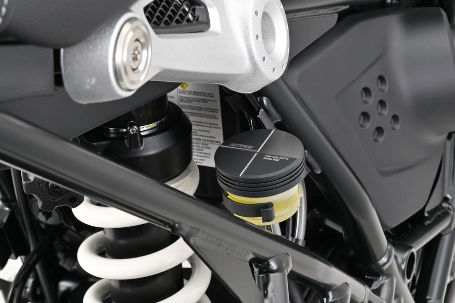 BMW S 1000 XR [Daytona] - bageste hovedcylinderdækning