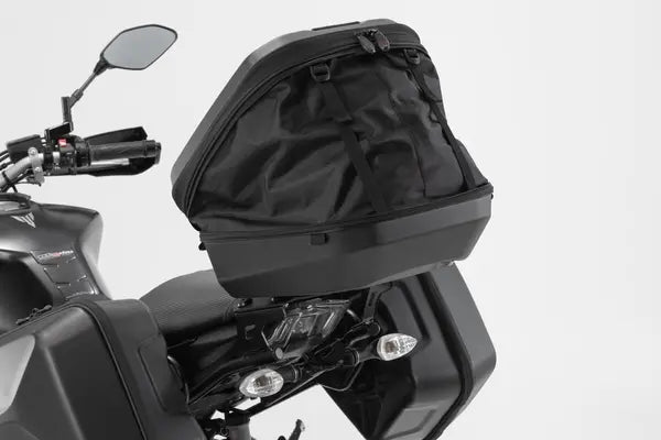 Moto Guzzi V 7 III Carbon [SW-MOTECH] – Urban ABS topkasse spændingsrem variant med gulvindsats