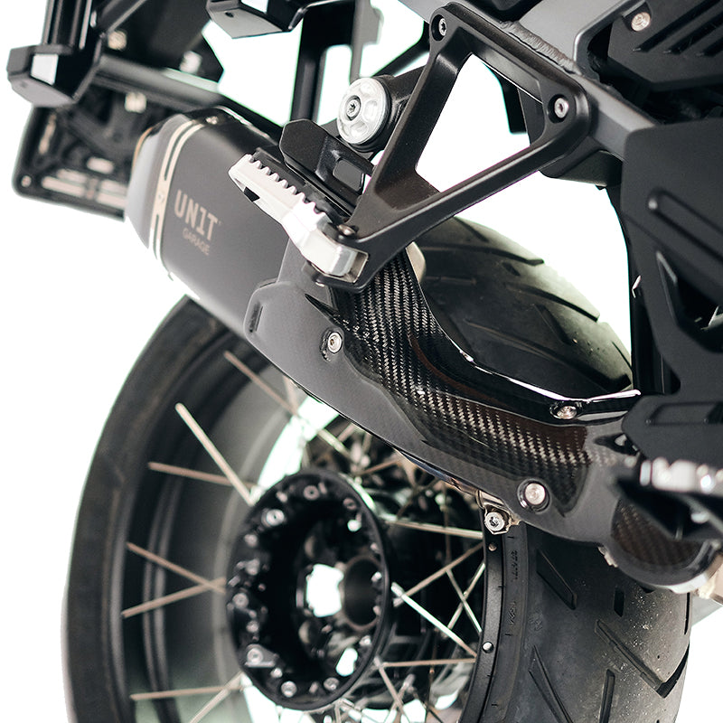 BMW R 1300 GS Adventure [2024–2026] - Carbon-Hitzeschildabdeckung für RAD-Schalldämpfer (Code 4009)