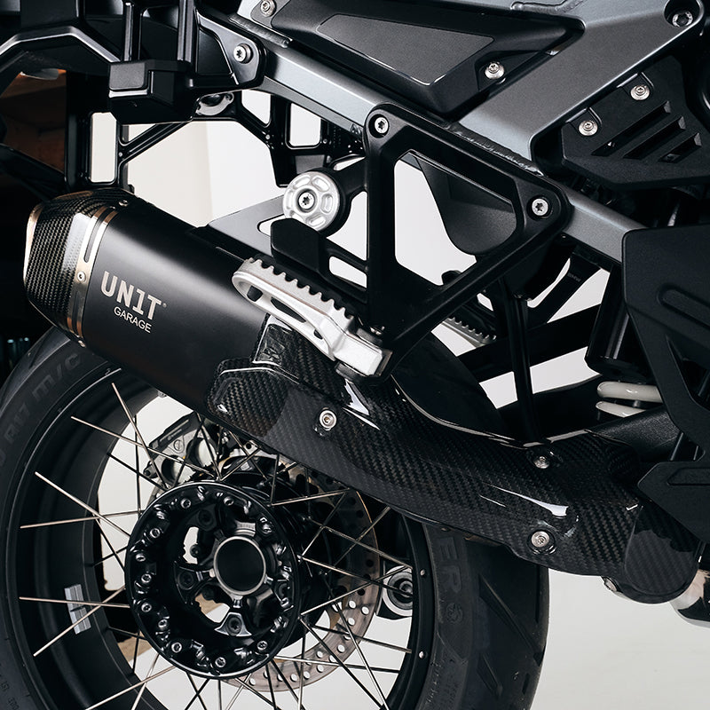 BMW R 1300 GS Adventure [2024–2026] - Carbon-Hitzeschildabdeckung für RAD-Schalldämpfer (Code 4009)