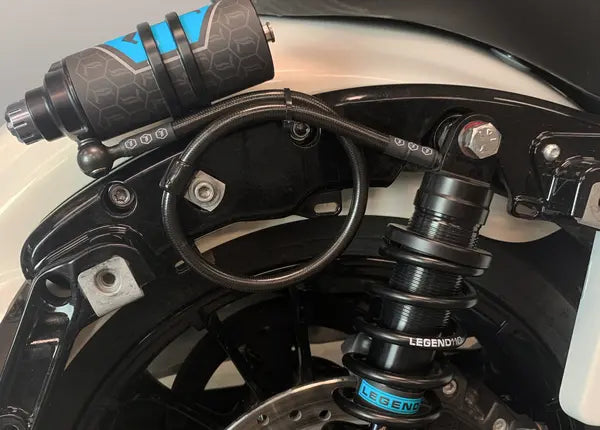 Harley-Davidson FLHX 1923 Street Glide Solo 117 [2026] - REVO ARC Remote Reservoir Außenbefestigung – Bild 10