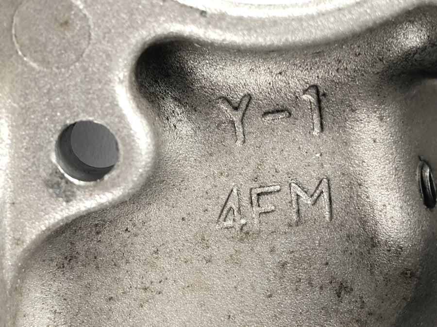 Yamaha YZF 750 R 4HN [1996] - Låsesmed med gaffelbro over tændingslåstanken og sædetås