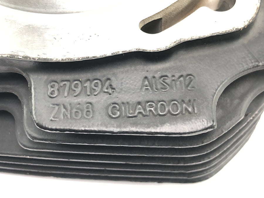 Moto Guzzi Stelvio 1200 8V [2016] - cylinder med stempel til højre