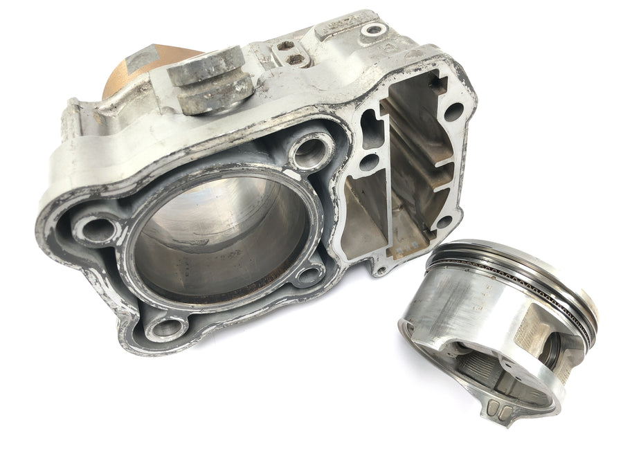 Honda XRV 750 Africa Twin RD04 [1990] - cylinder med stempel foran