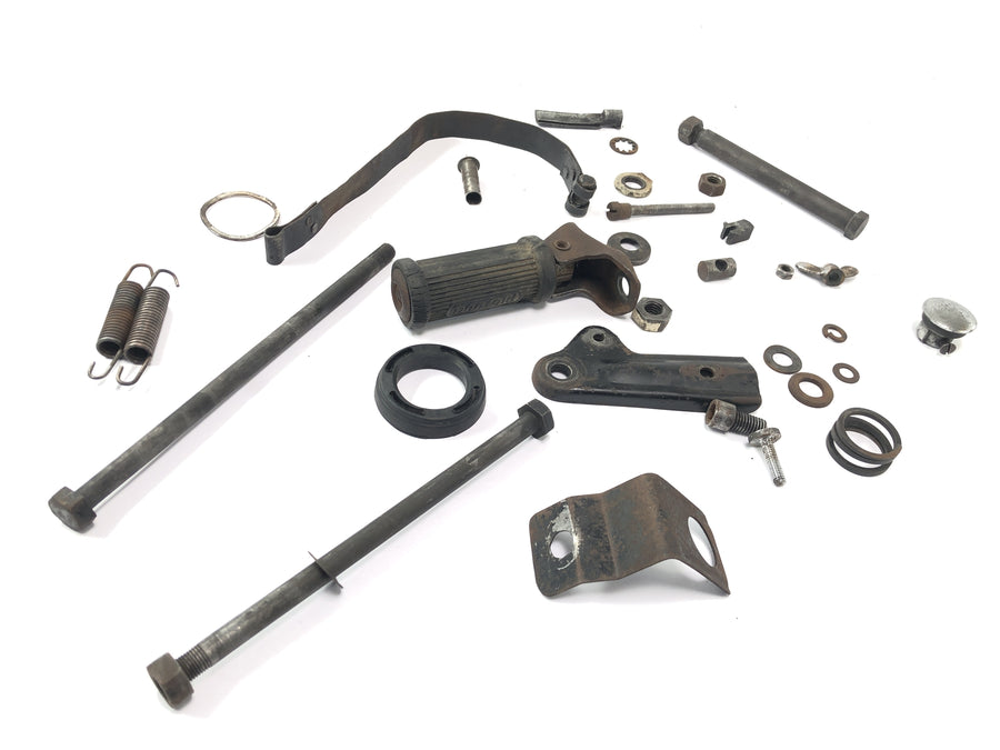 DKW NZ 250 [1938] - rester af deleholder skruer blandet parti