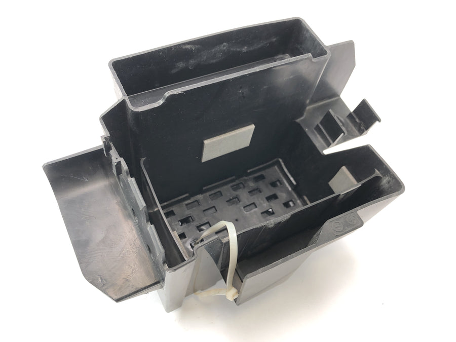 Suzuki VZ 1500 WVCU [2011] - Batteriboksholder batterihus