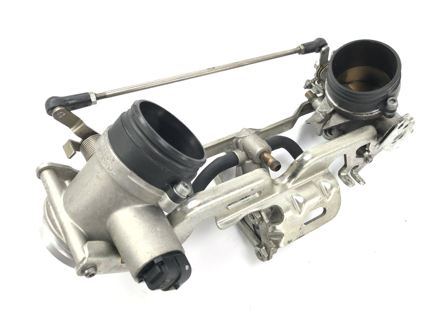 Moto Guzzi Stelvio 1200 4V [2009] - Gassventilinjektionssystem med stænger