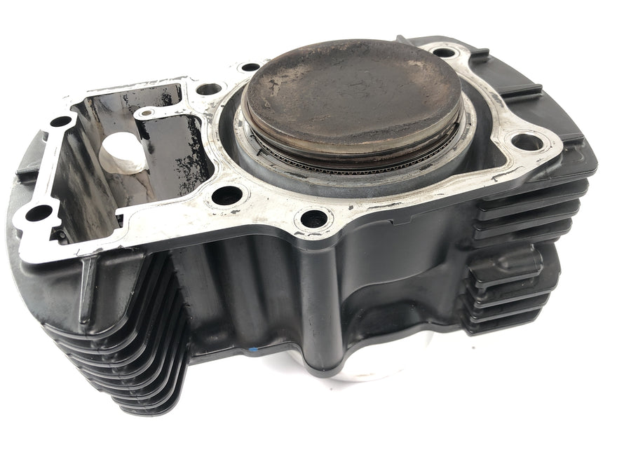 Suzuki VZ 1500 WVCU [2011] - Cylinder med stempelcylinder bagtil
