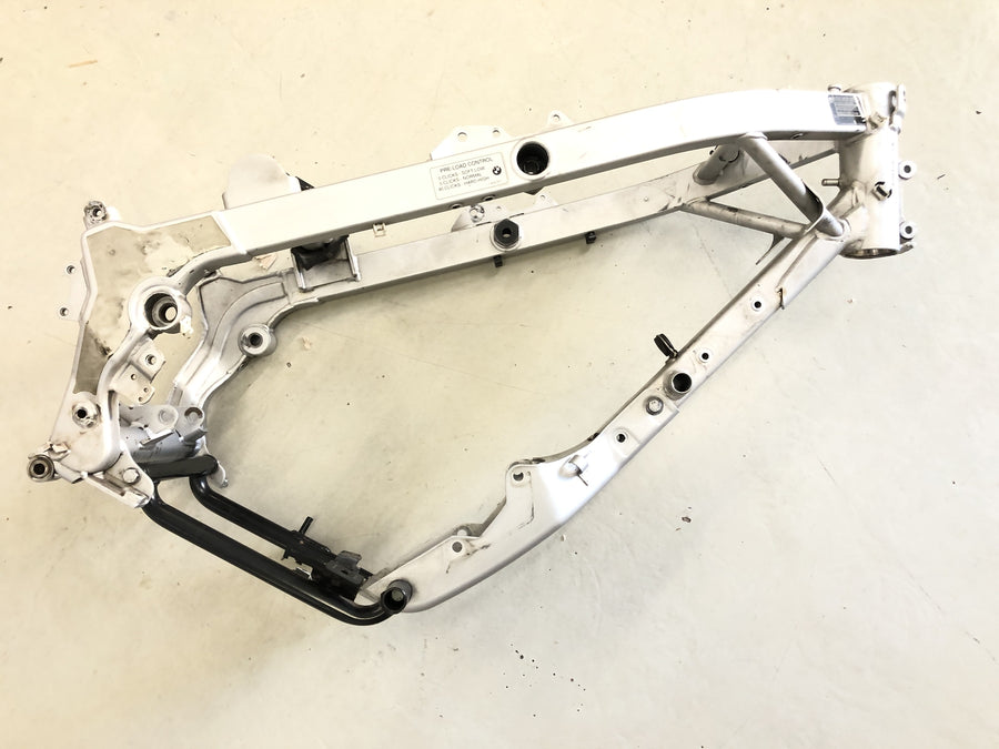 BMW F 650 GS R13 [2002] - Ramme med papirer