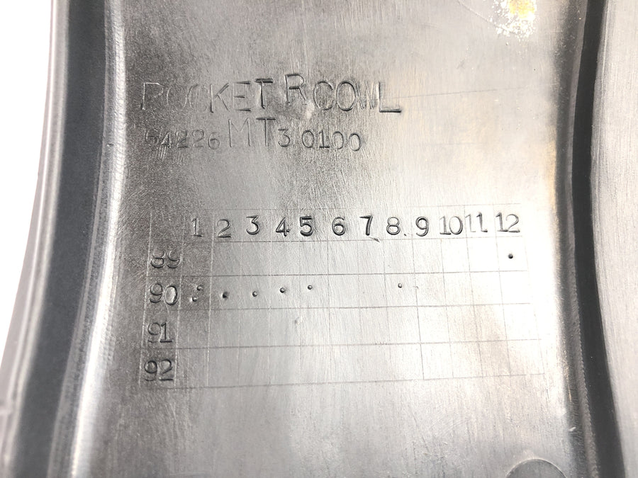 Honda ST 1100 SC26 Pan European [1990] - Indvendigt cockpitopbevaringsrum til højre
