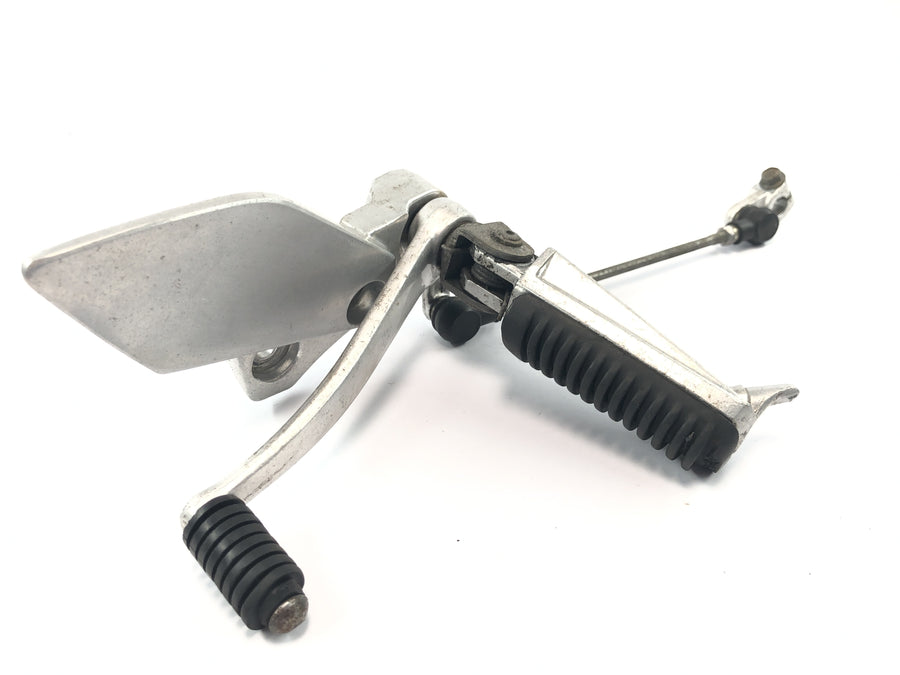 Yamaha XJR 1200 4PU [1996] - Førerfodstøtte til venstre med gearpedal og kobling