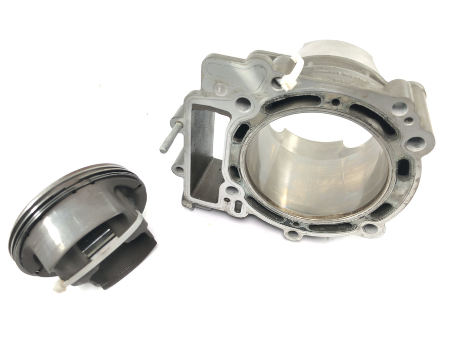 KTM 950 Adventure LC8 [2004] - Cylinder med bageste stempel