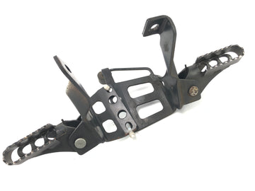 BMW F 650 GS R13 [2002] - Fodstøttebærens førers fodstøtte med beslag
