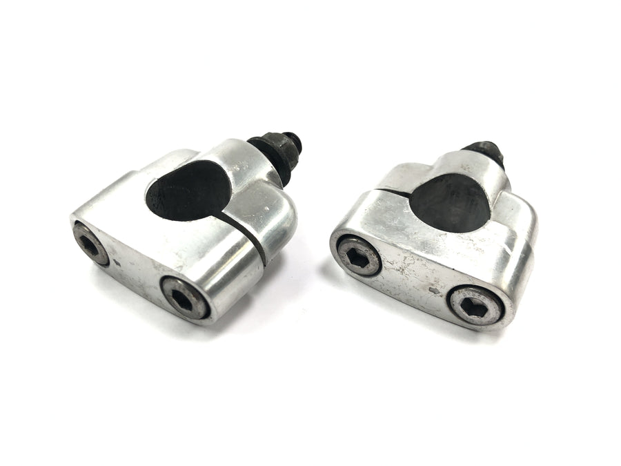 Yamaha XJR 1300 RP02 [1999] - Styrbeslag styrholder klemmepar til 22 mm styr