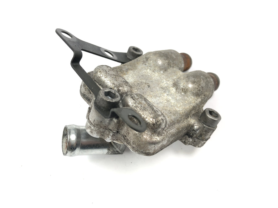 Yamaha XVS 650 Drag Star VM03 [2001] - Kølevæskedistributør Thermostat Housing