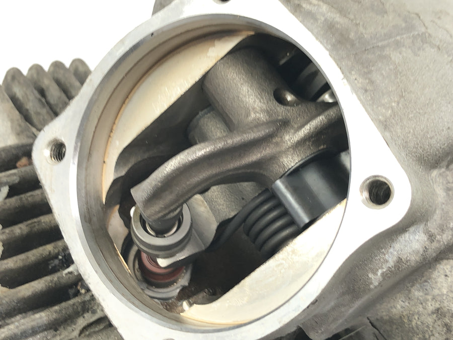 Ducati Multistrada 1000 DS [2003] - Cylinderhoved ved den forreste ventiltog liggende cylinder