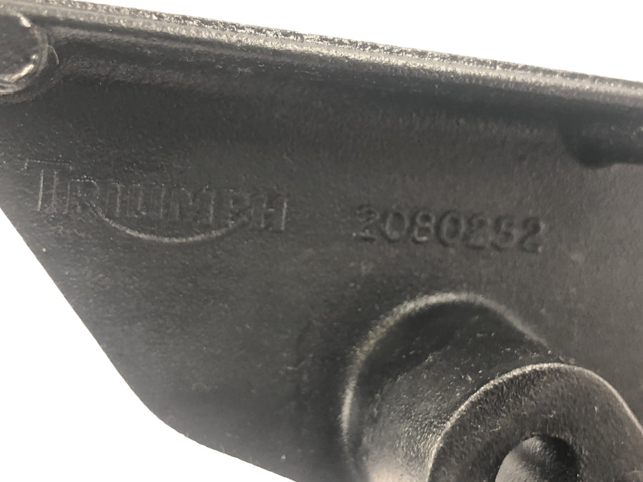 Triumph Daytona 1200 T300D [1994] - Førerens venstre fodstøttesystem med gearpedal og gearkobling
