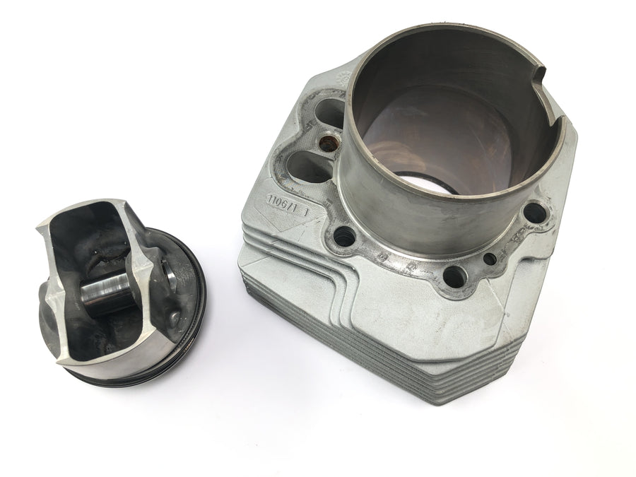 Moto Guzzi V11 Sport [1999] - cylinder med stempel til venstre