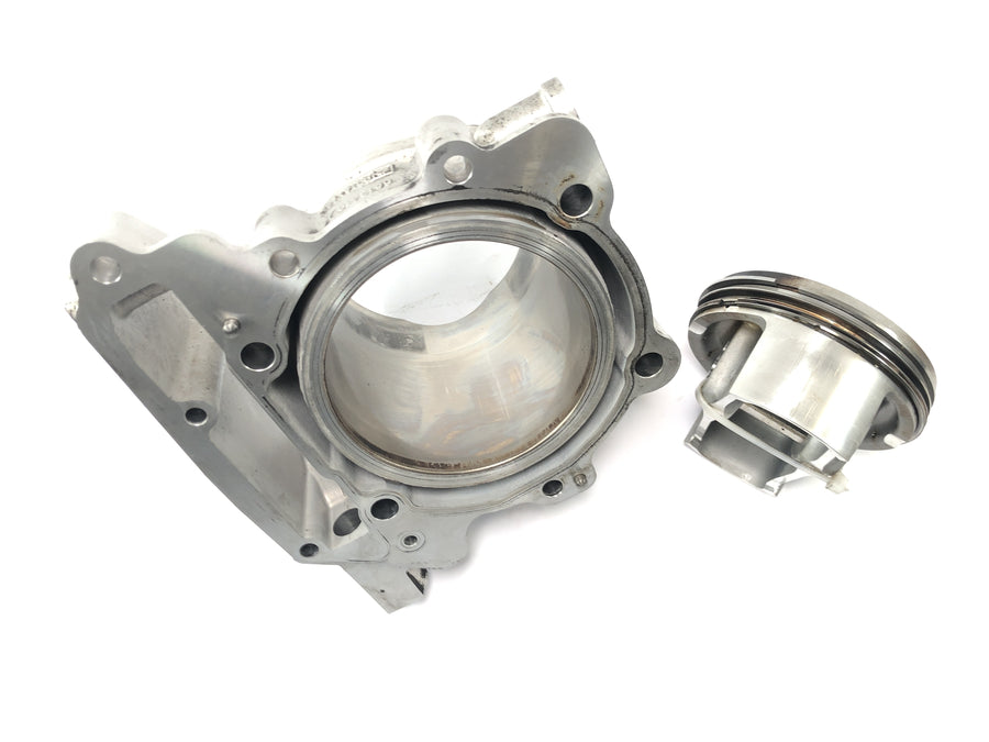 Aprilia RSV 1000 RP Mille [2001] - Cylinder med bageste stempel