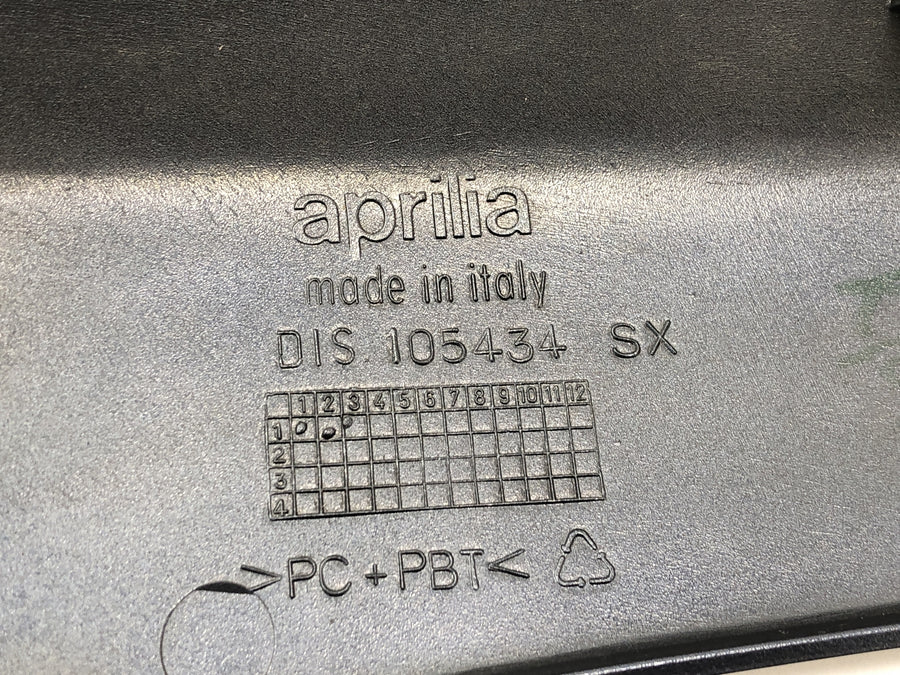 Aprilia første 1000 Futura [2002] - Sædebeklædning bag højre bageste beklædning